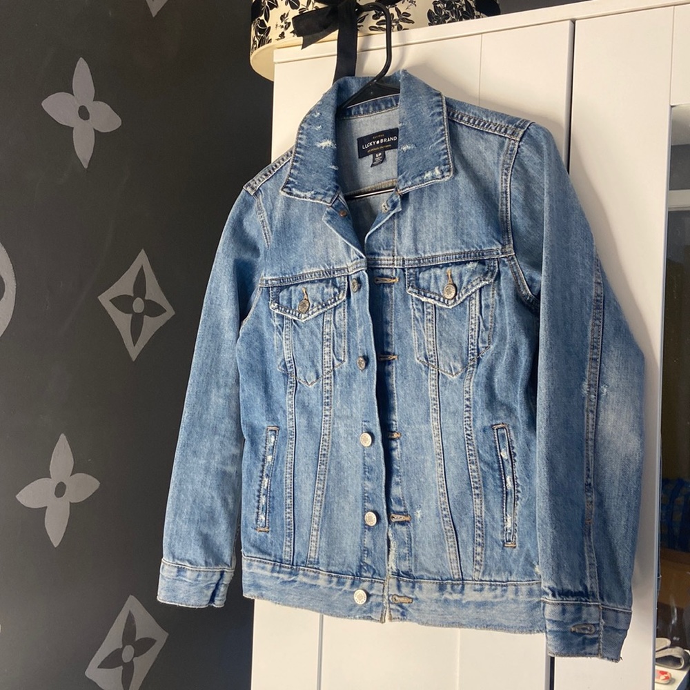 Lucky brand denim - amazing shape in a medium color denim
